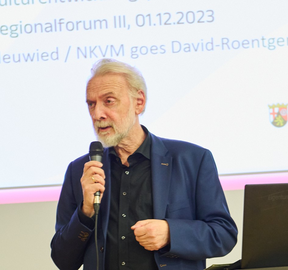 Kulturstaatssekretär Prof. Dr. Jürgen Hardeck bei der Eröffnung des Regionalforums in Neuwied